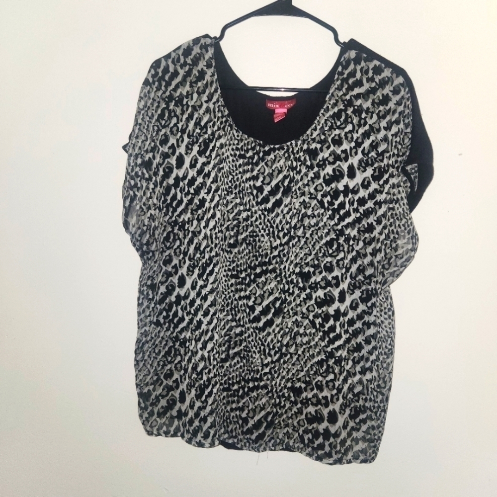 Mix & Co black and animal print shirt size XL